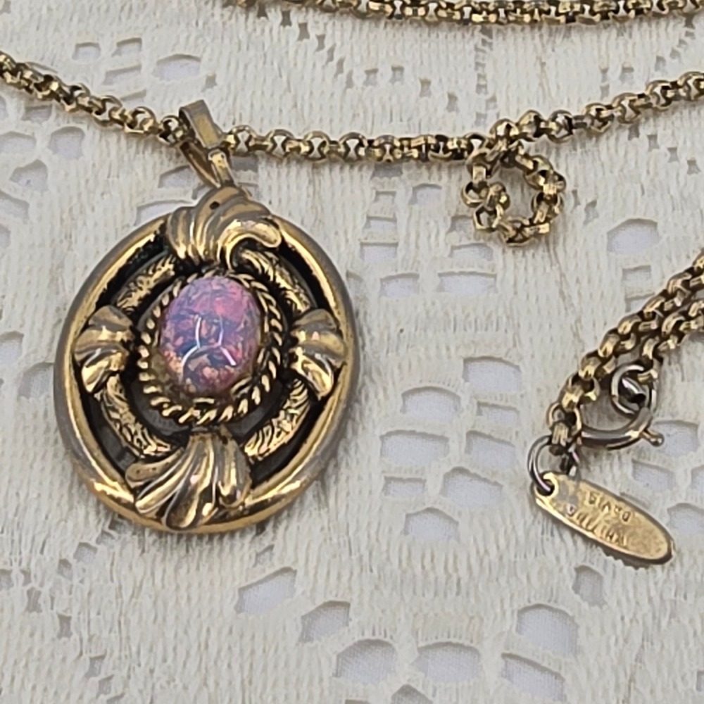 Whiting & Davis Vintage Gold Tone Faux Dragon Breath Opal Pendant Necklace